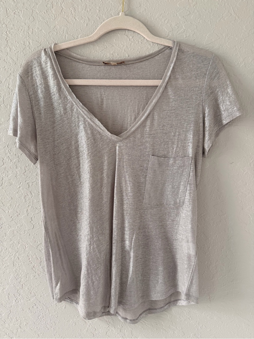 Anthropologie Bordeaux Metallic Silver 100% Linen V Neck Pocket Tee M